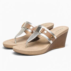 NINE WEST WEDGE METALLIC THONG SANDALS CAUSAL MATURE PROFESSIONAL BUCKLE
